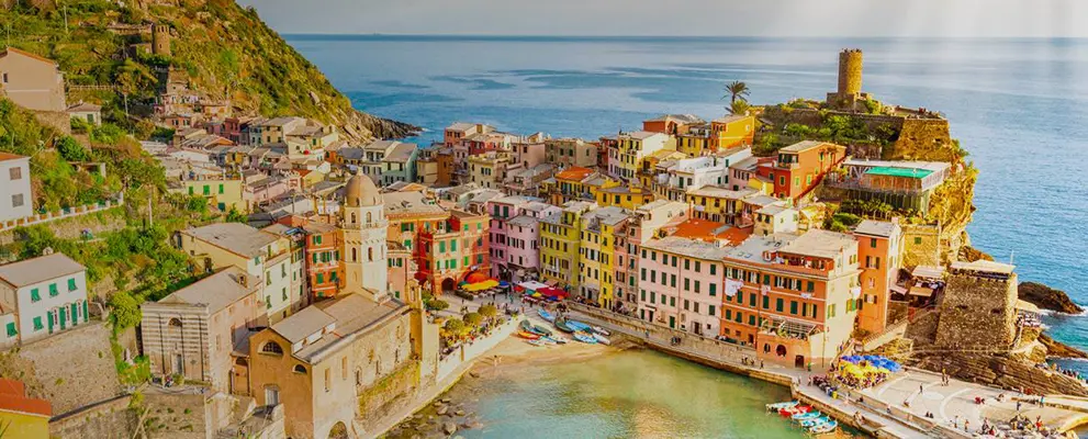 Colourful buildings and blue sea, Vernazza, Italy