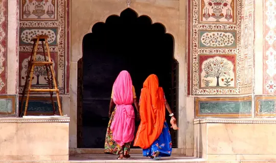 India - Women in temple